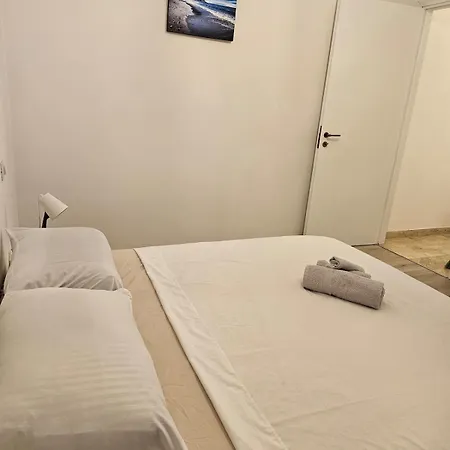 In Como, Switzerland * コモ