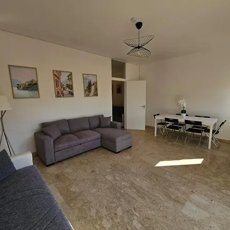 In Como, Switzerland アパート *