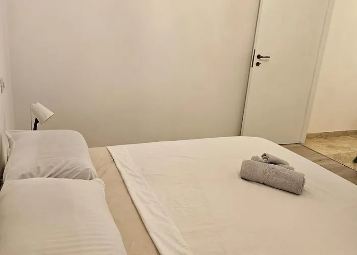 In Como, Switzerland * Όπως