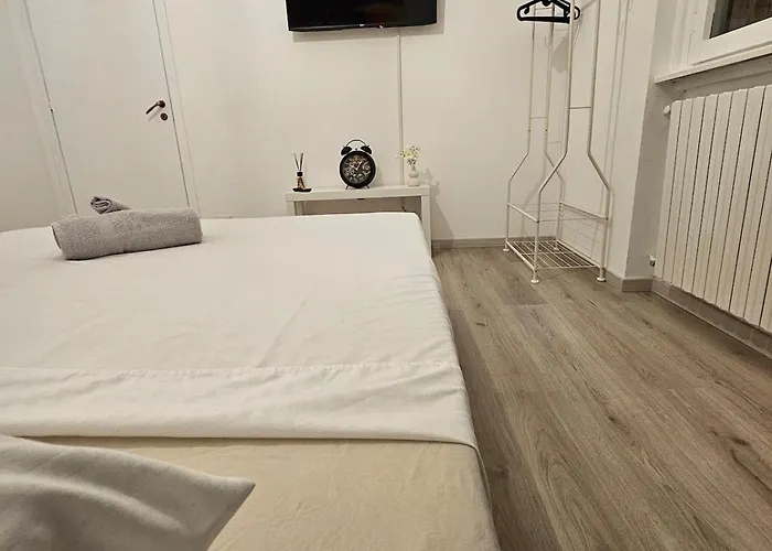 In Como, Switzerland Διαμέρισμα *